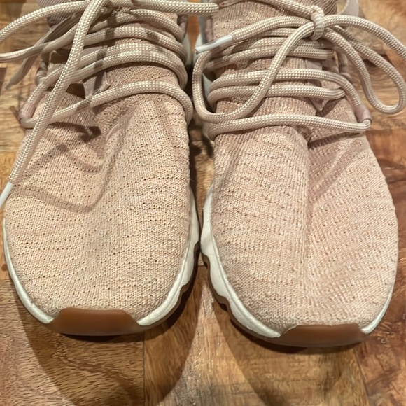 Sorel Women’s Shoes - Light pink with gray on the back. - Picture 5 of 5